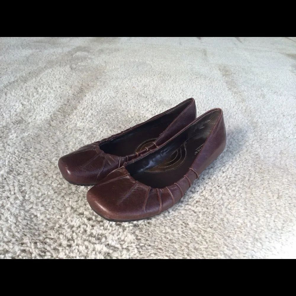 Kenneth Cole Reaction Brown leather flats